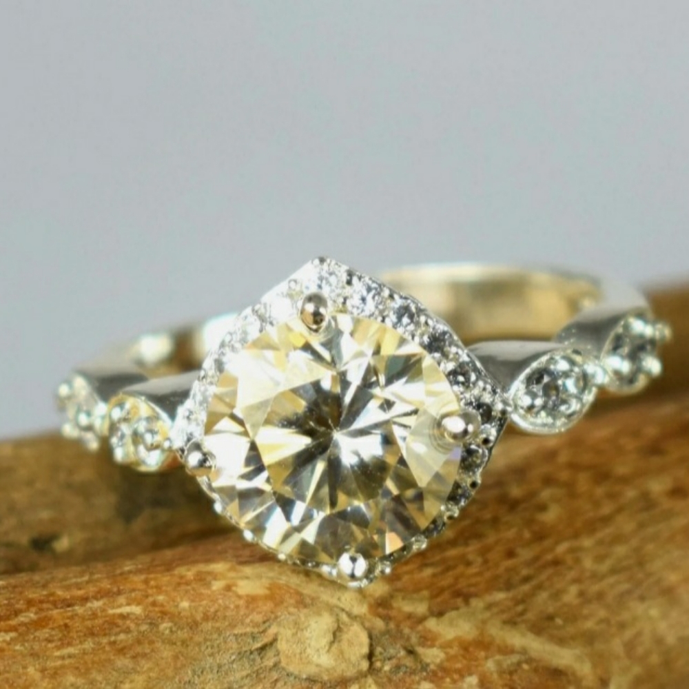 CHAMPAGNE DIAMOND SOLITAIRE RING - Picture 4 of 4
